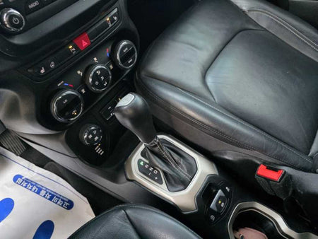Jeep Renegade — photo 12