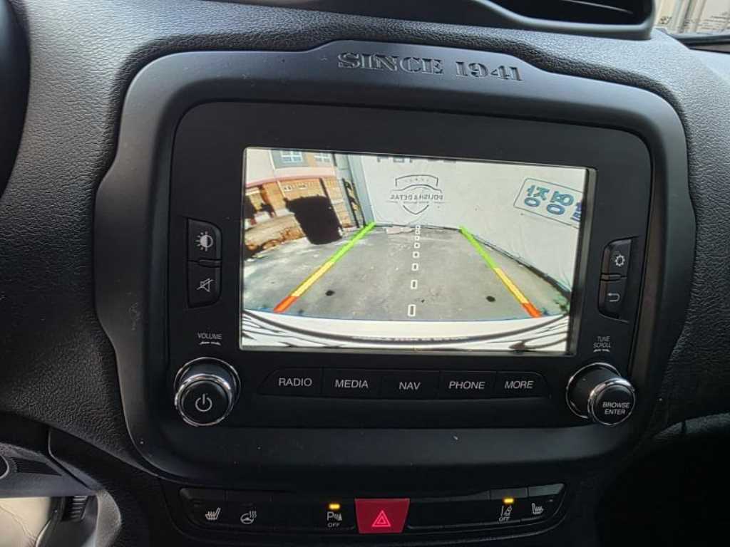 Jeep Renegade — photo 14