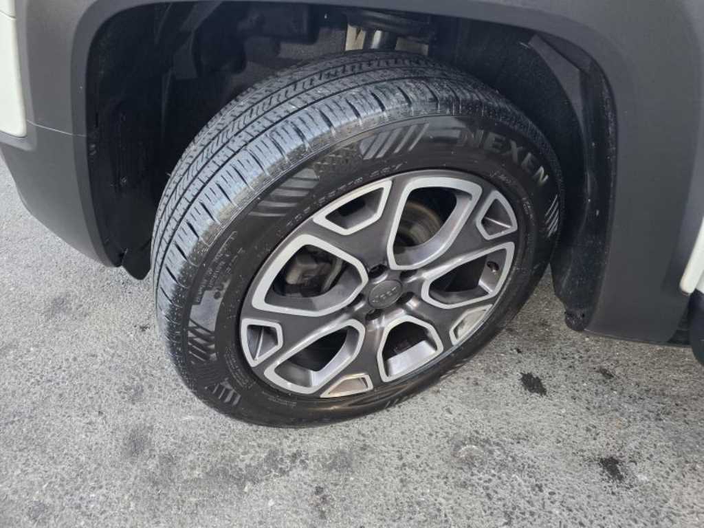 Jeep Renegade — photo 17
