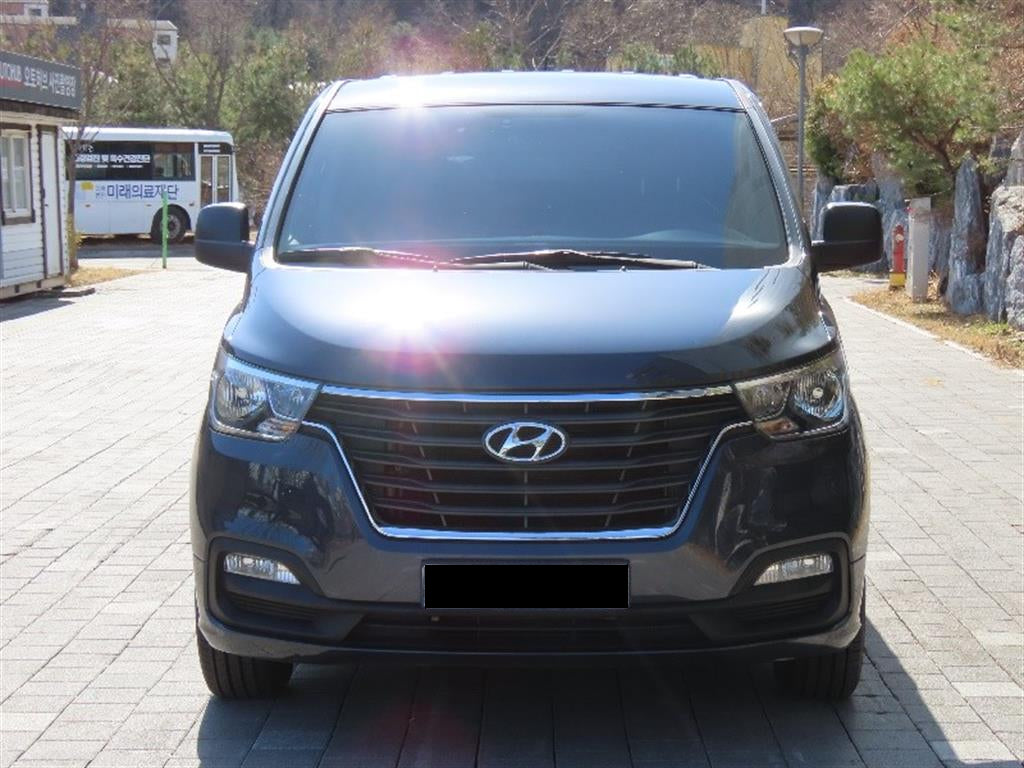 Hyundai Starex — photo 01