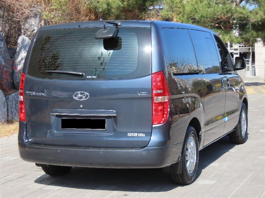Hyundai Starex — photo 03