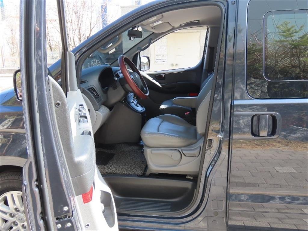 Hyundai Starex — photo 13