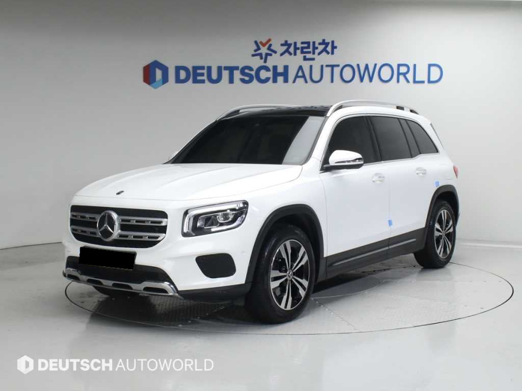 Mercedes-Benz GLB-Class — photo 01