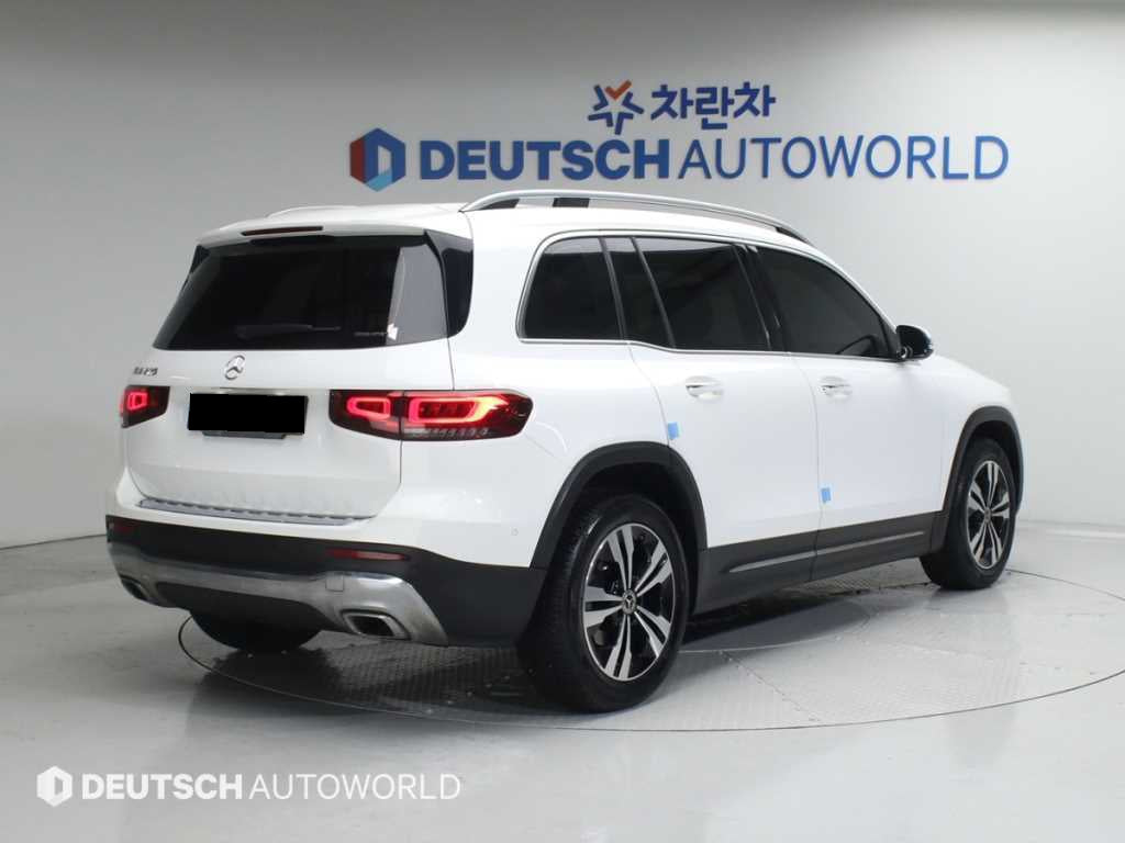 Mercedes-Benz GLB-Class — photo 02