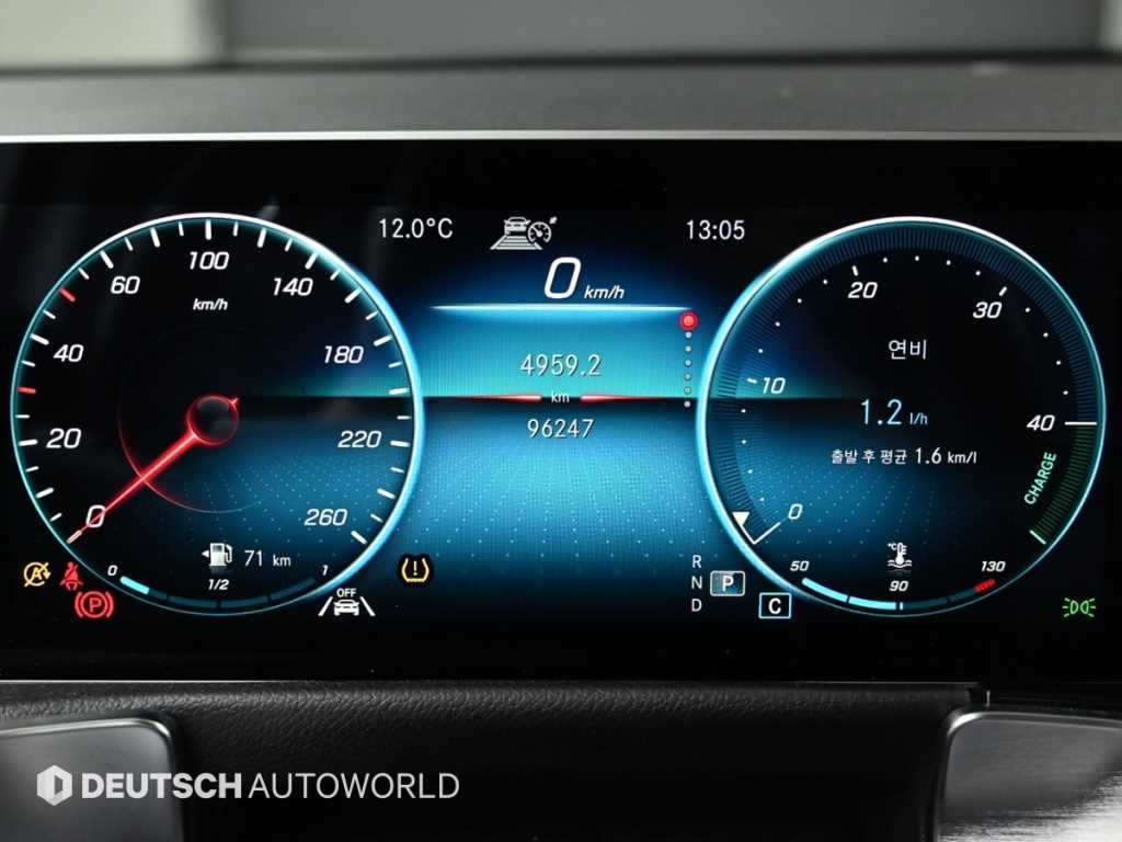 Mercedes-Benz GLB-Class — photo 08