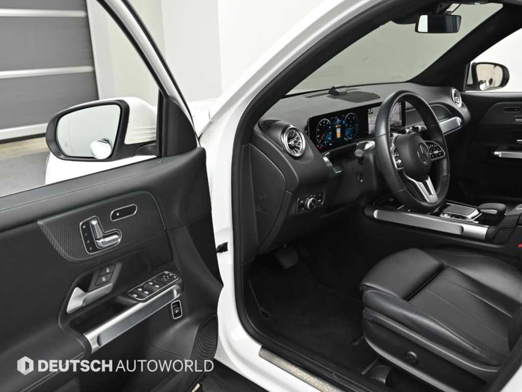 Mercedes-Benz GLB-Class — photo 11