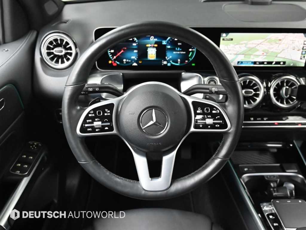 Mercedes-Benz GLB-Class — photo 13