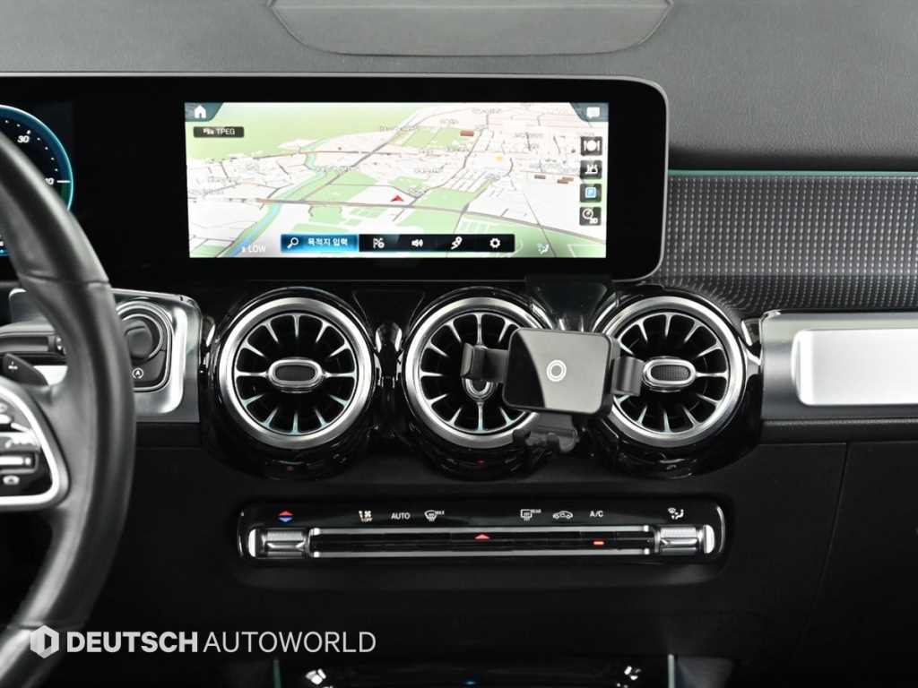Mercedes-Benz GLB-Class — photo 14