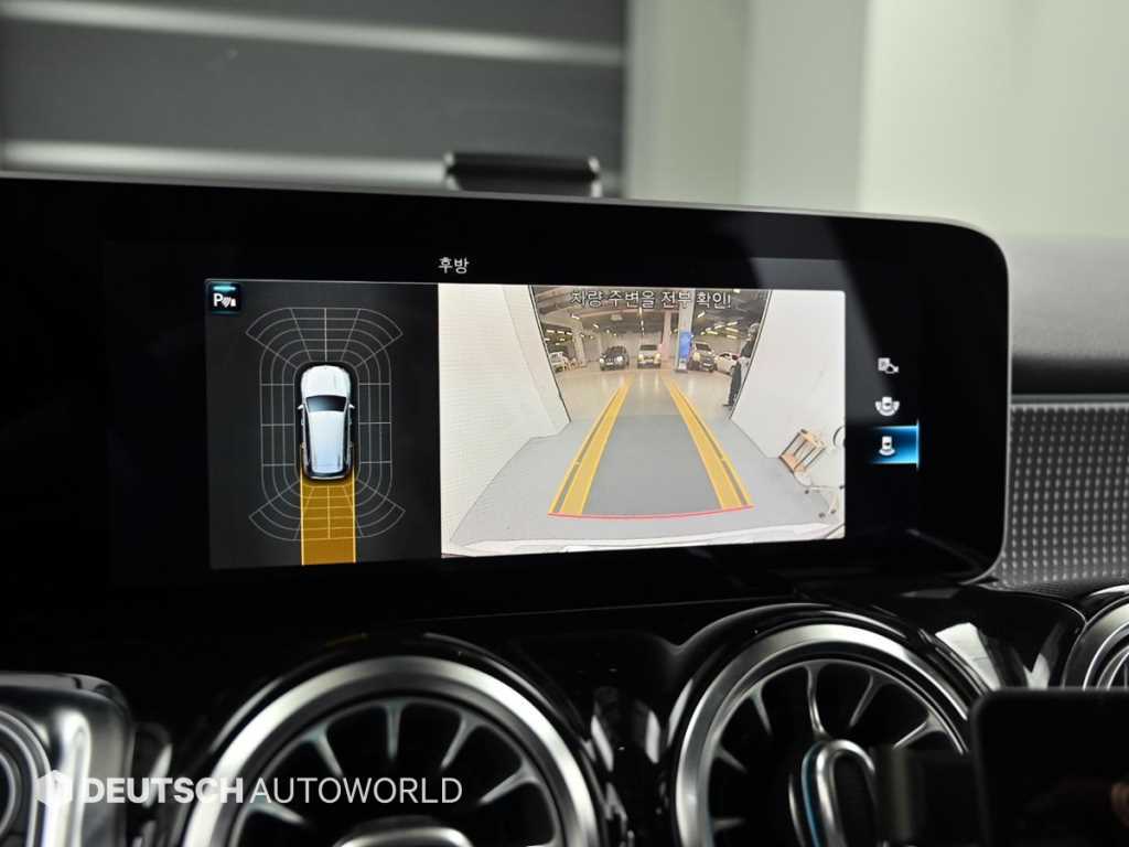 Mercedes-Benz GLB-Class — photo 15