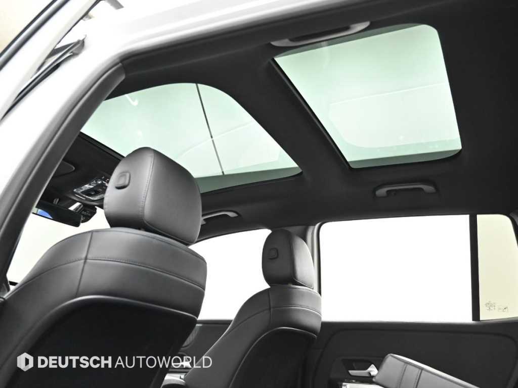Mercedes-Benz GLB-Class — photo 18