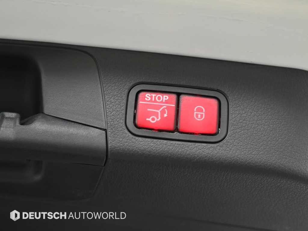 Mercedes-Benz GLB-Class — photo 19