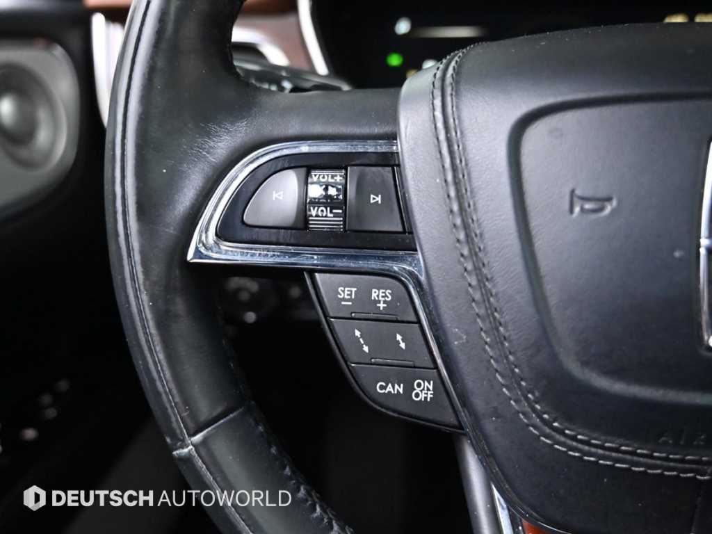 Lincoln Continental — photo 17