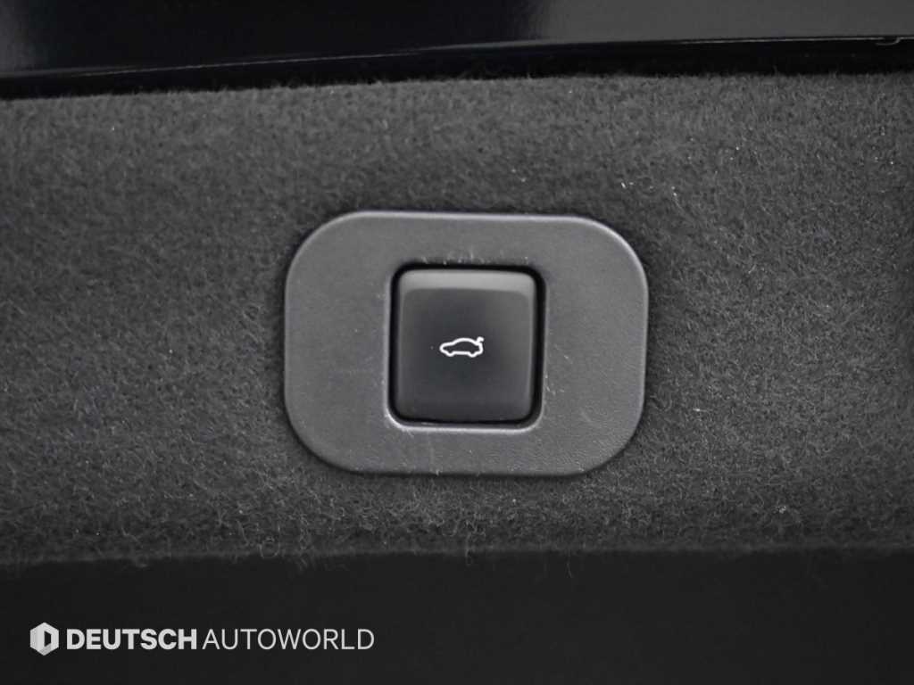 Lincoln Continental — photo 19