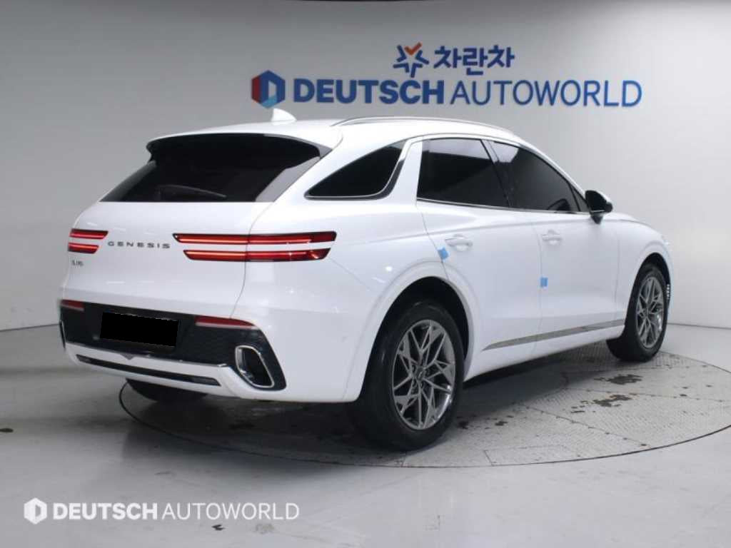 Genesis GV70 — photo 02