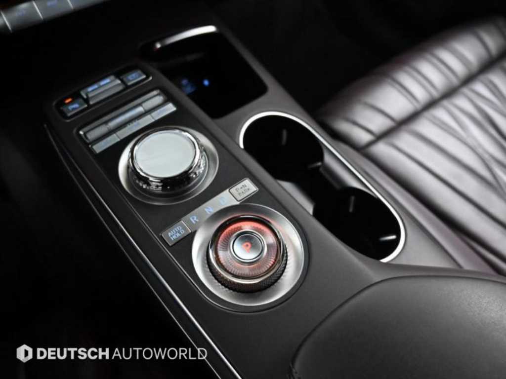 Genesis GV70 — photo 09
