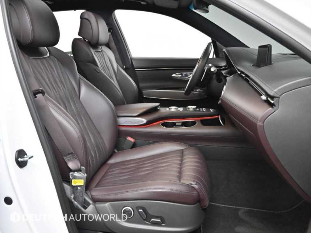 Genesis GV70 — photo 10