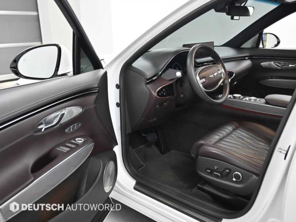 Genesis GV70 — photo 11