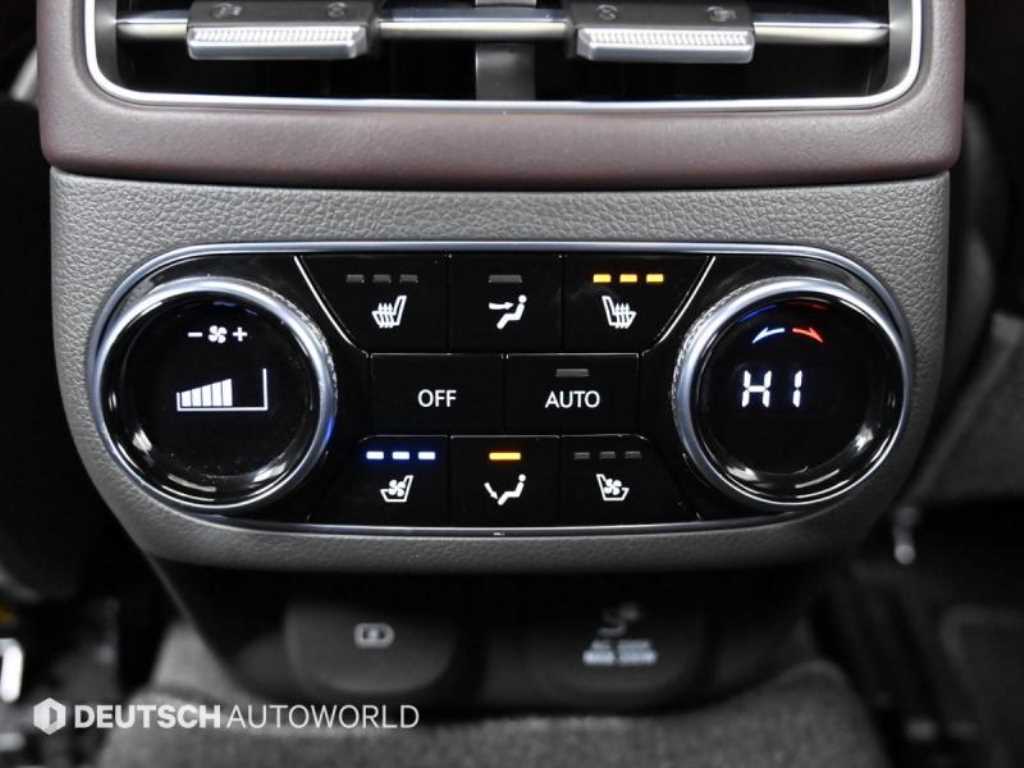 Genesis GV70 — photo 16