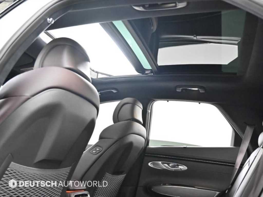 Genesis GV70 — photo 19