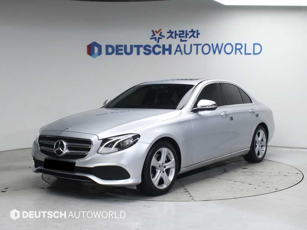Mercedes-Benz E-Class — photo 01