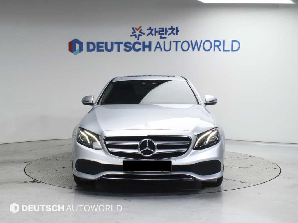 Mercedes-Benz E-Class — photo 03