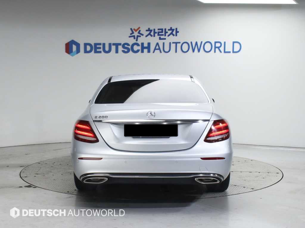 Mercedes-Benz E-Class — photo 04