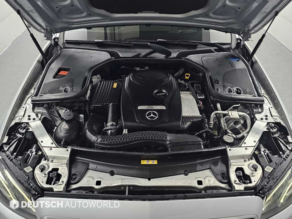 Mercedes-Benz E-Class — photo 06