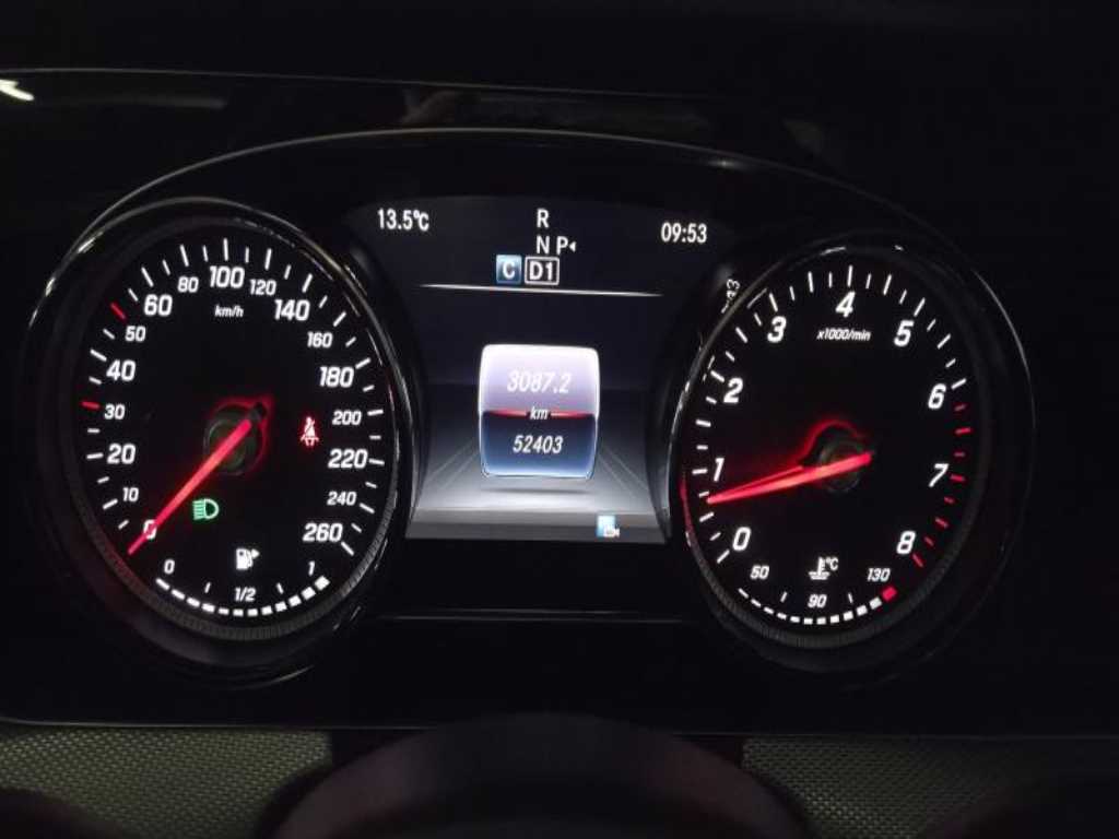 Mercedes-Benz E-Class — photo 08