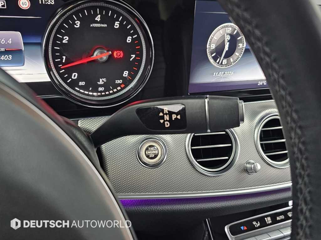 Mercedes-Benz E-Class — photo 09