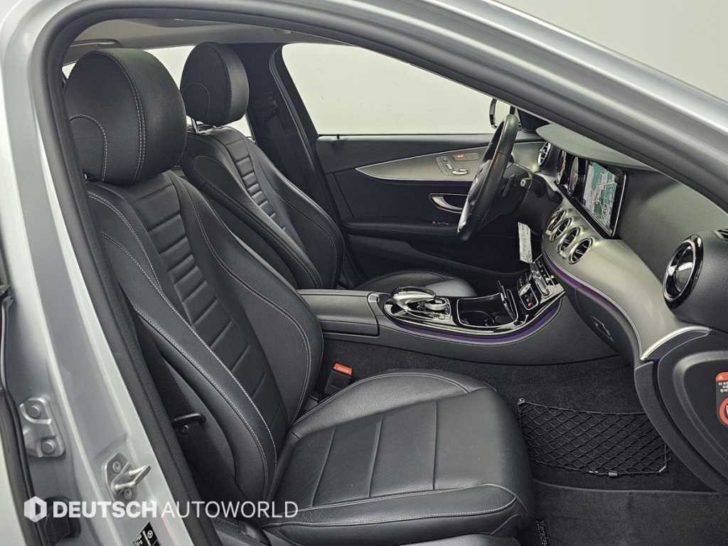 Mercedes-Benz E-Class — photo 10