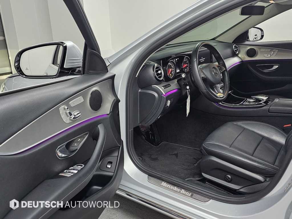 Mercedes-Benz E-Class — photo 11