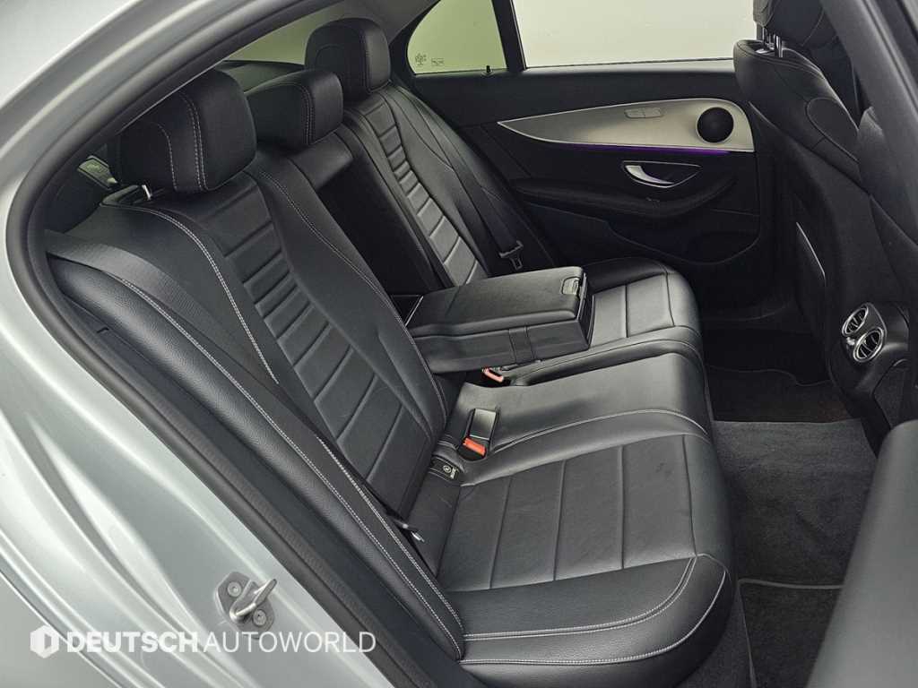 Mercedes-Benz E-Class — photo 12
