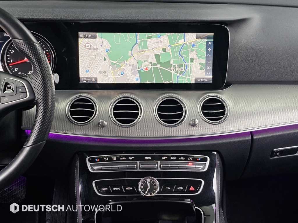 Mercedes-Benz E-Class — photo 14