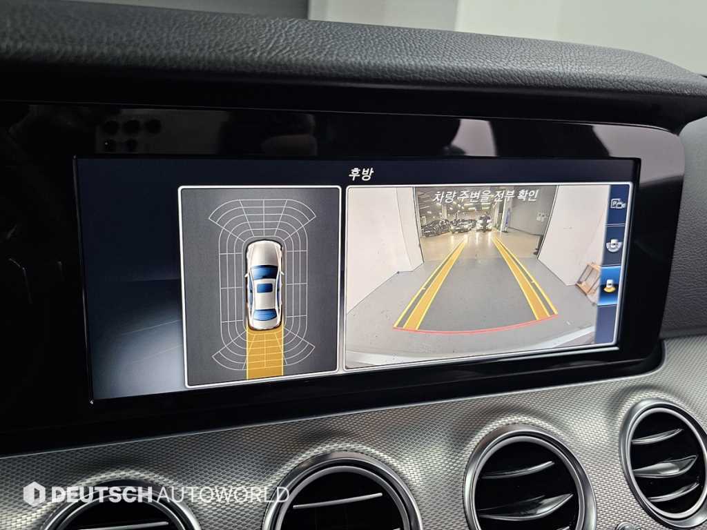Mercedes-Benz E-Class — photo 15