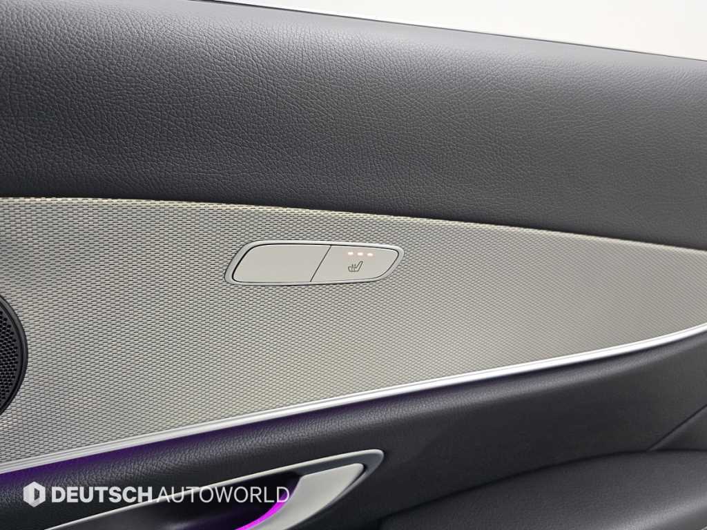 Mercedes-Benz E-Class — photo 16