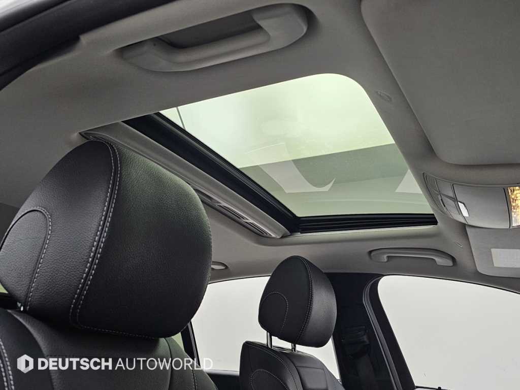 Mercedes-Benz E-Class — photo 19
