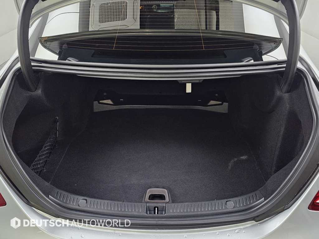 Mercedes-Benz E-Class — photo 20