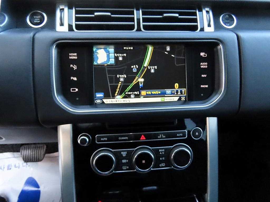 Land Rover Range Rover — photo 11