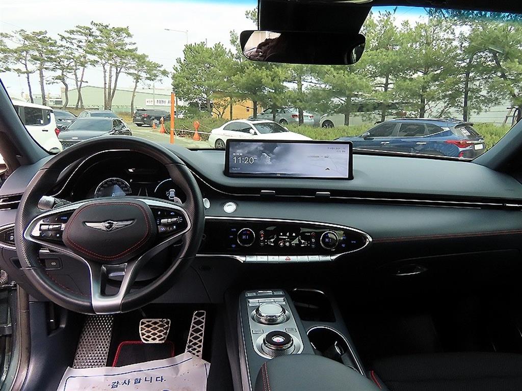 Genesis GV70 — photo 07