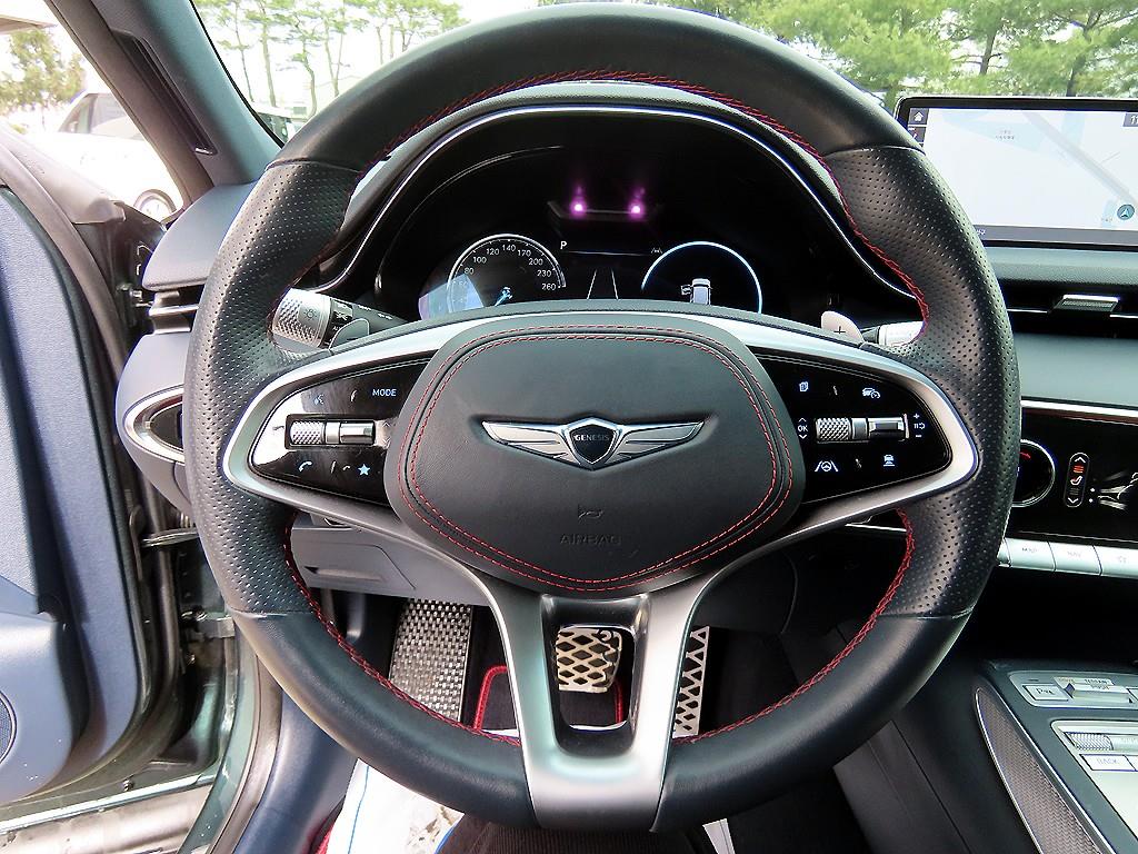 Genesis GV70 — photo 08