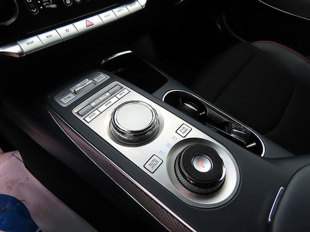 Genesis GV70 — photo 11