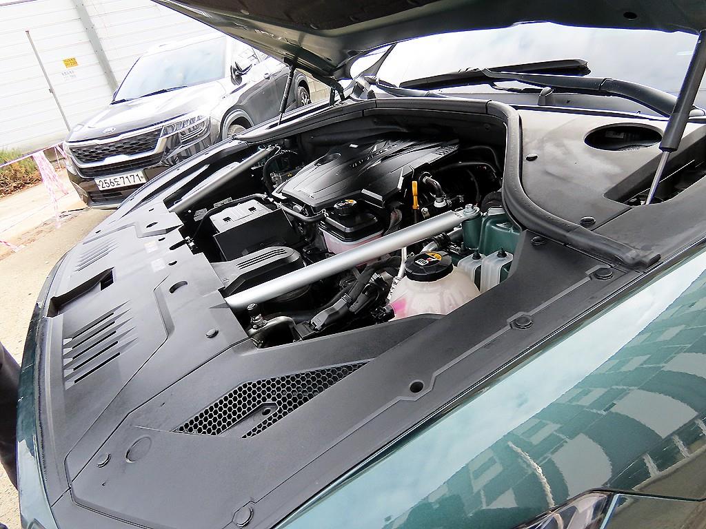 Genesis GV70 — photo 19