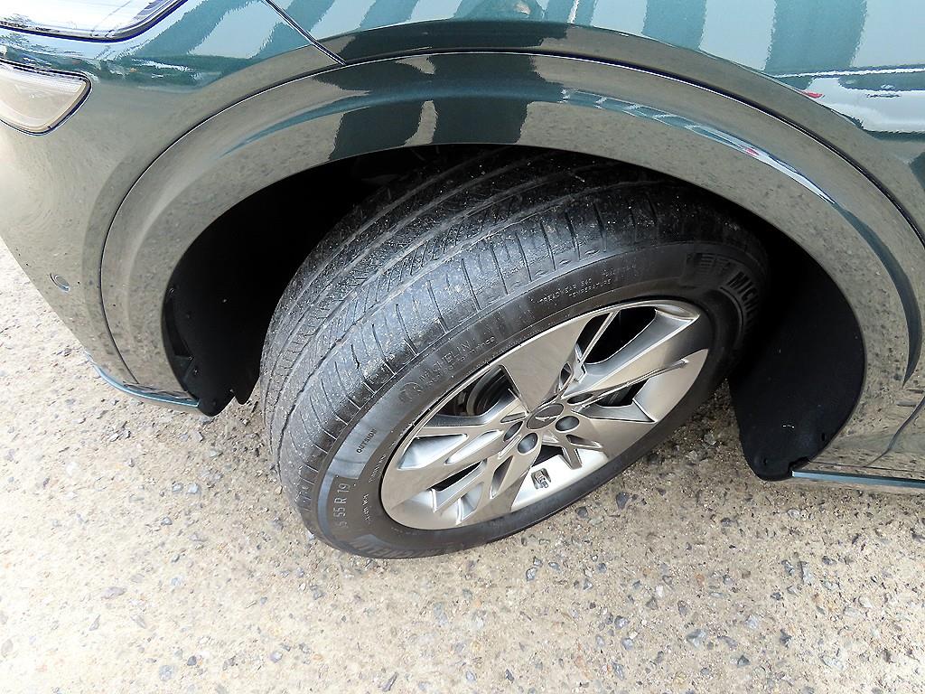 Genesis GV70 — photo 20