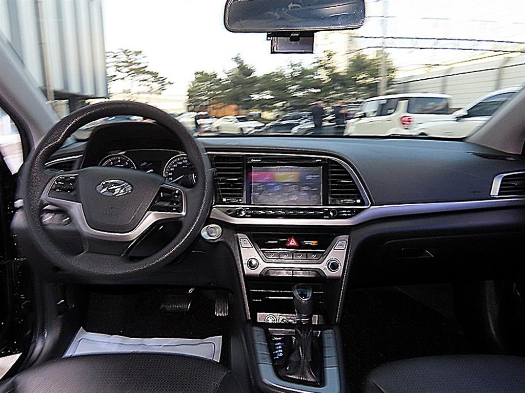 Hyundai AVANTE — photo 07