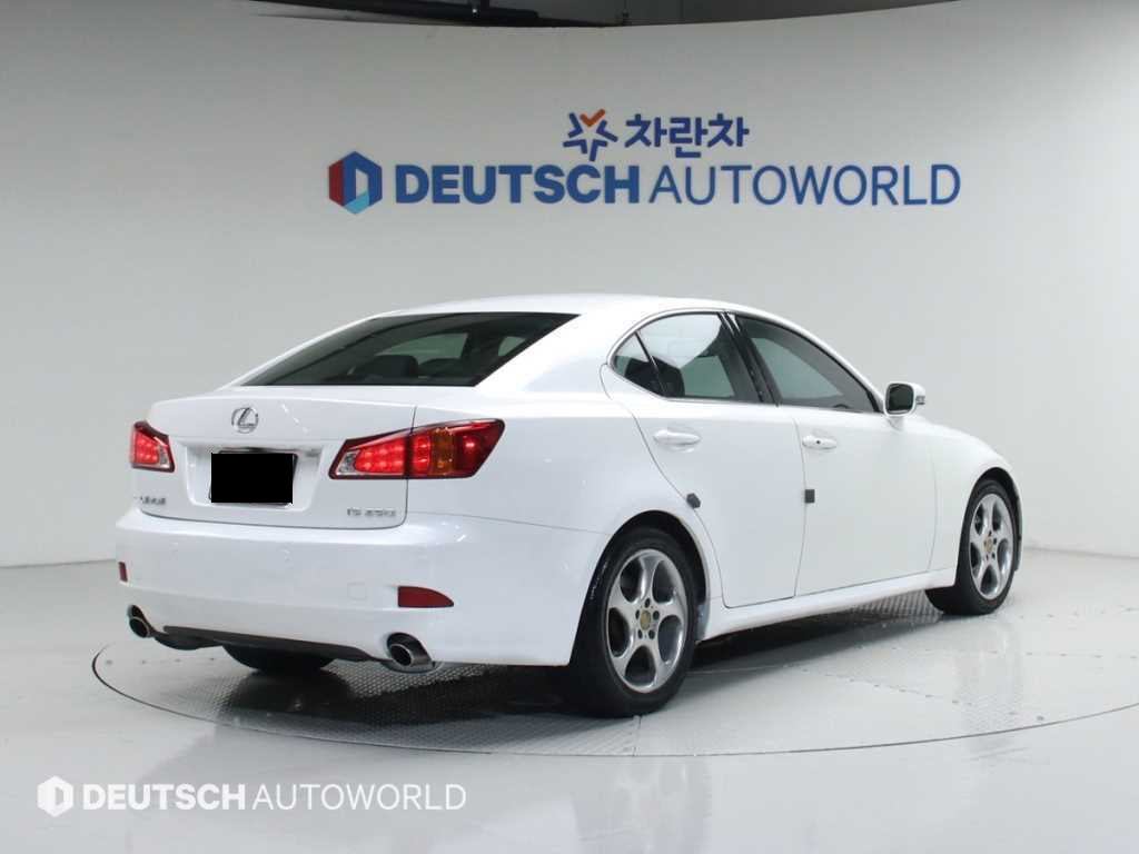 Lexus IS — photo 02