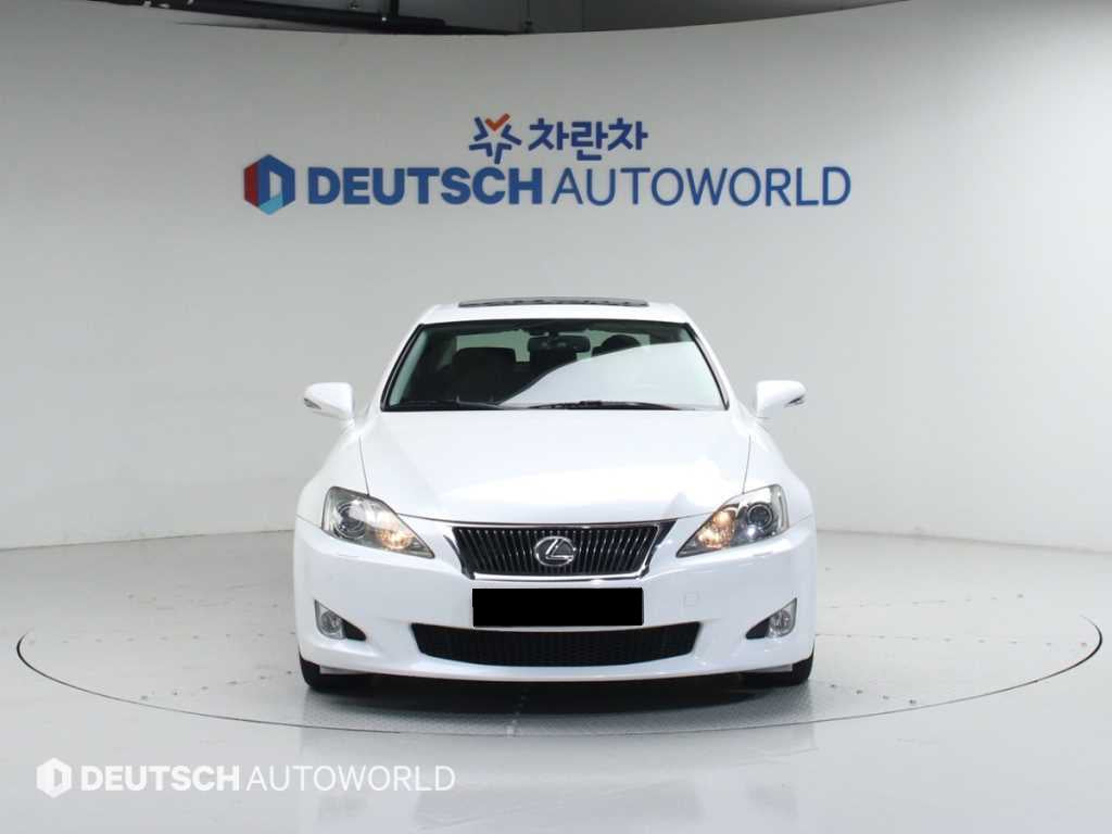 Lexus IS — photo 03