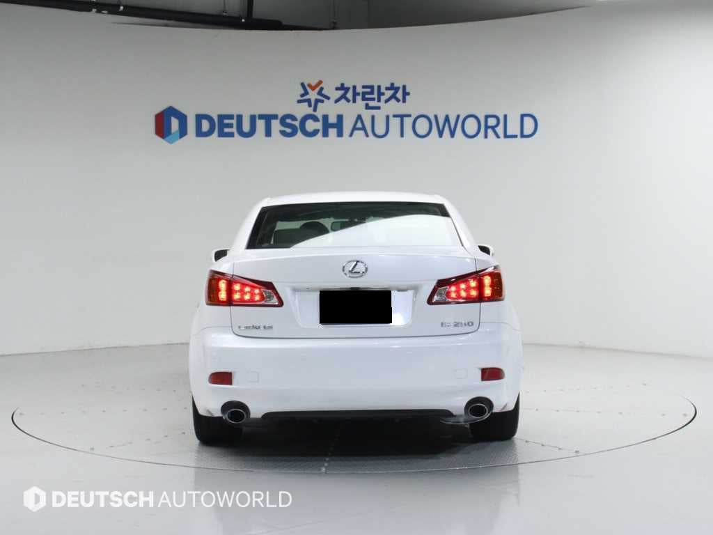 Lexus IS — photo 04