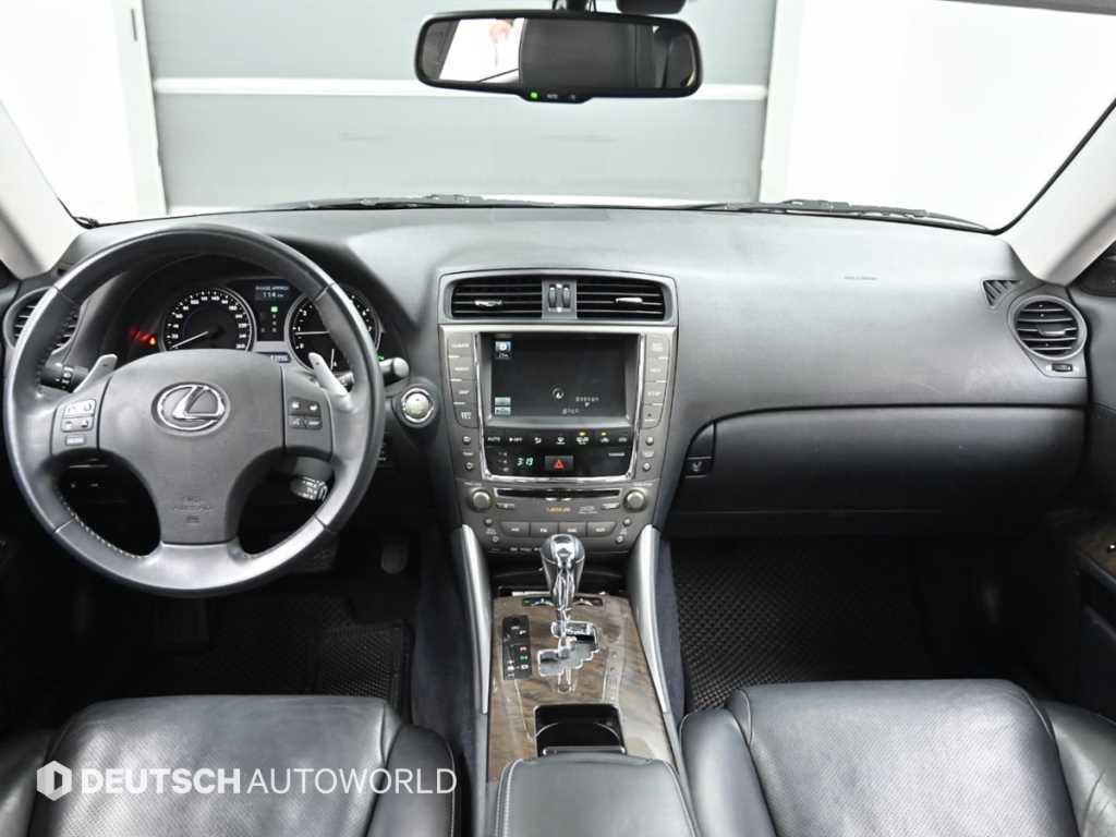 Lexus IS — photo 07