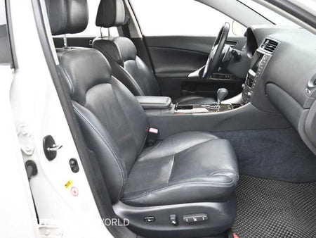 Lexus IS — photo 10