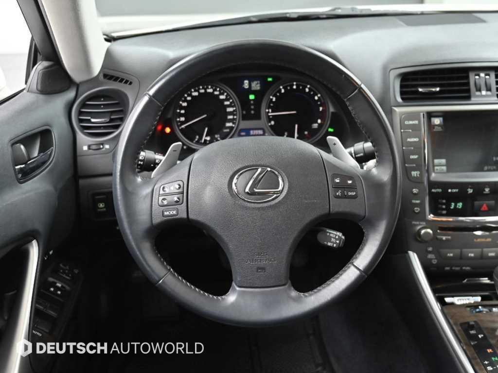 Lexus IS — photo 13